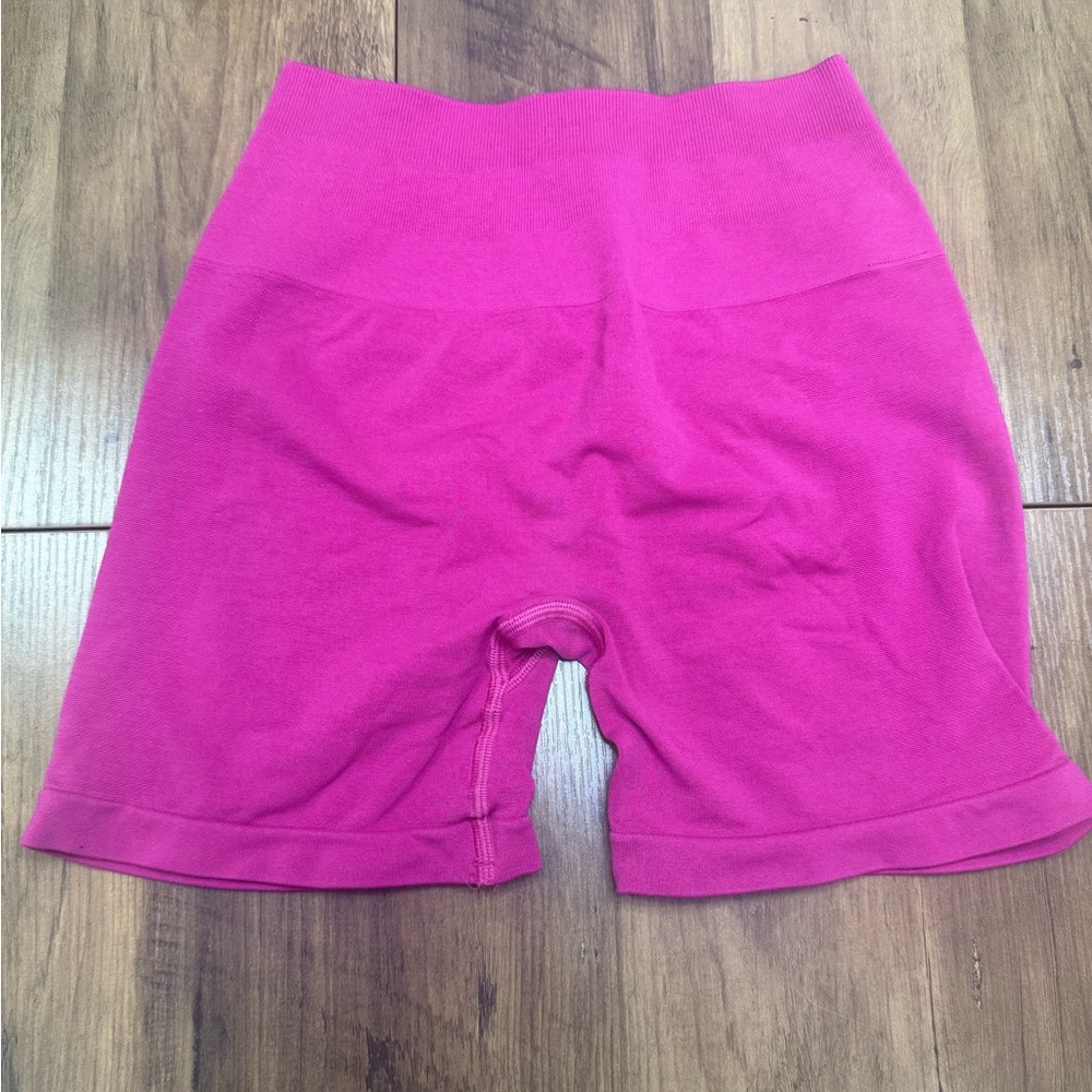 Alphalete Amplify Shorts Magenta
